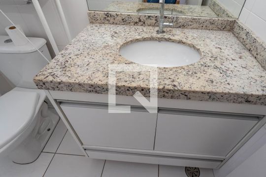 Banheiro da suíte  de apartamento para alugar com 3 quartos, 66m² em Centro, Diadema