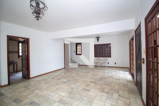 Casa à venda com 5 quartos, 400m² em Nonoai, Porto Alegre