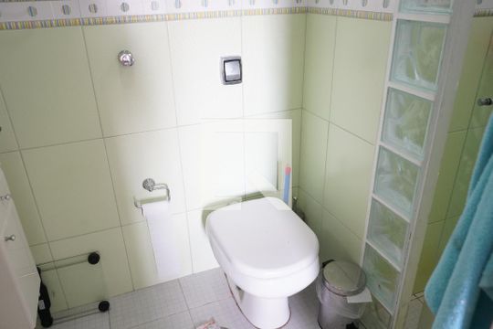 Banheiro de apartamento à venda com 2 quartos, 60m² em Vila Bertioga, São Paulo