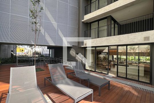 Piscina de kitnet/studio para alugar com 1 quarto, 24m² em Pinheiros, São Paulo