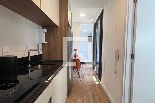 Cozinha de kitnet/studio para alugar com 1 quarto, 24m² em Pinheiros, São Paulo