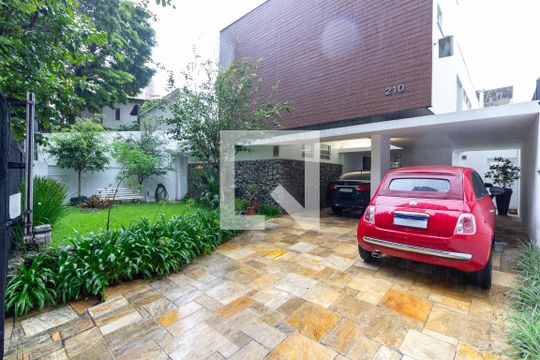 Garagem de casa à venda com 4 quartos, 390m² em Jardim das Bandeiras, São Paulo