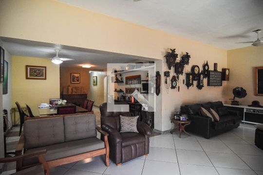 Sala de casa para alugar com 4 quartos, 765m² em Piratininga, Niterói