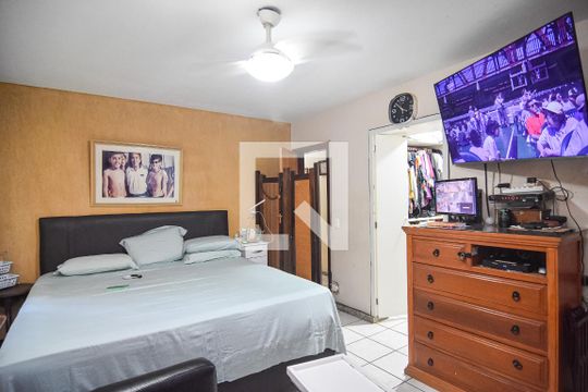 Suíte de casa para alugar com 4 quartos, 765m² em Piratininga, Niterói