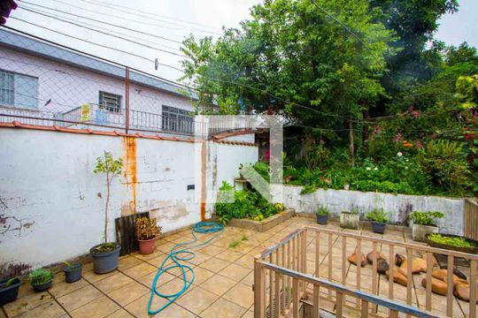 Quintal de casa à venda com 2 quartos, 500m² em Vila Eldizia, Santo André