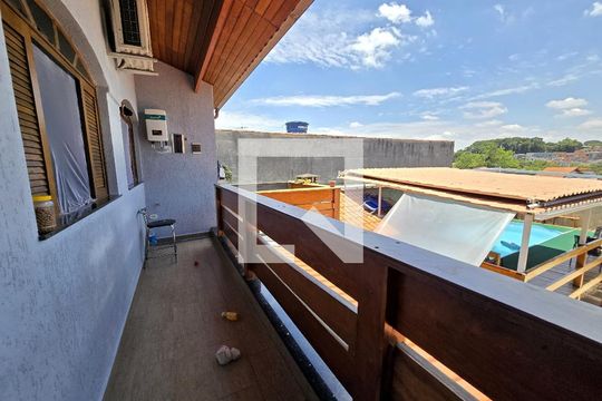 Sacada de casa à venda com 3 quartos, 270m² em Jardim City, Guarulhos