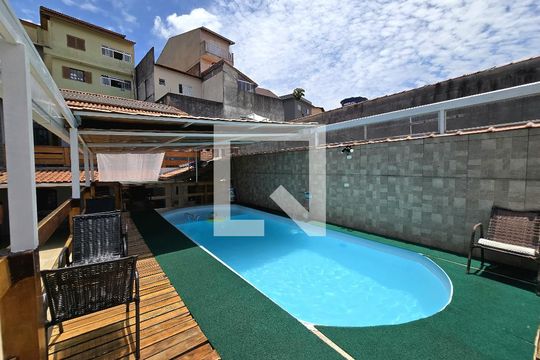 Piscina de casa à venda com 3 quartos, 270m² em Jardim City, Guarulhos