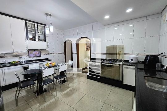 Cozinha de casa à venda com 3 quartos, 270m² em Jardim City, Guarulhos
