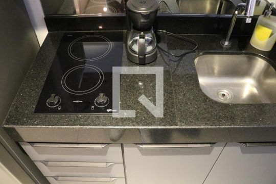 Cozinha de kitnet/studio à venda com 1 quarto, 25m² em Pompeia, São Paulo