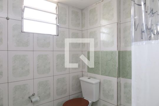 Banheiro de apartamento para alugar com 2 quartos, 50m² em Conjunto Residencial José Bonifácio, São Paulo