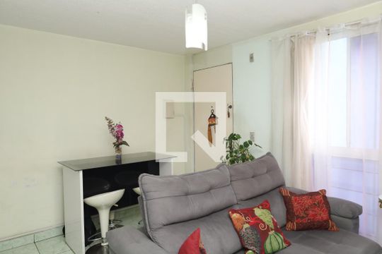 Sala de apartamento para alugar com 2 quartos, 50m² em Conjunto Residencial José Bonifácio, São Paulo