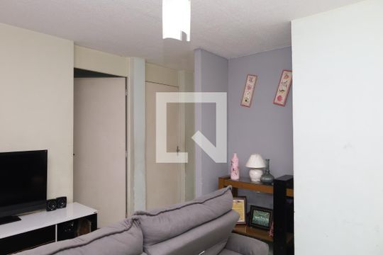 Sala de apartamento para alugar com 2 quartos, 50m² em Conjunto Residencial José Bonifácio, São Paulo