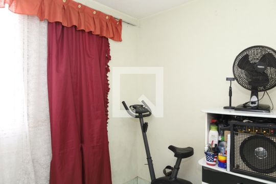 Quarto 2 de apartamento para alugar com 2 quartos, 50m² em Conjunto Residencial José Bonifácio, São Paulo