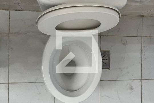 Banheiro de kitnet/studio à venda com 1 quarto, 18m² em Água Branca, São Paulo