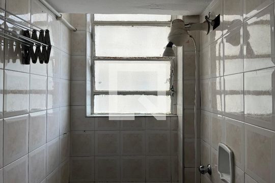 Banheiro de kitnet/studio à venda com 1 quarto, 18m² em Água Branca, São Paulo