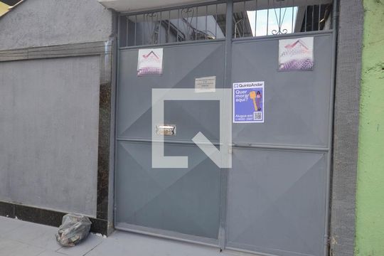 Fachada de casa para alugar com 1 quarto, 60m² em Areia Branca, Belford Roxo