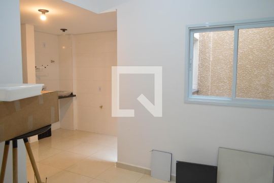 Sala  de casa para alugar com 2 quartos, 39m² em Vila Antonina, São Paulo