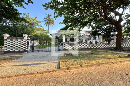 Fachada de casa de condomínio à venda com 11 quartos, 2800m² em Barra da Tijuca, Rio de Janeiro