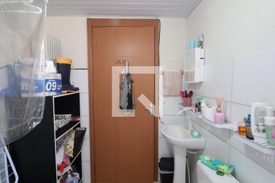 Banheiro de apartamento à venda com 2 quartos, 47m² em Rio Branco, Canoas