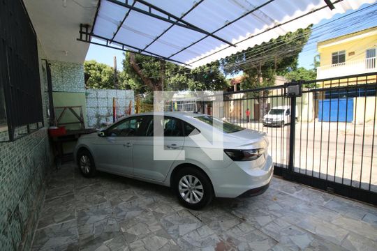 Garagem de casa à venda com 3 quartos, 220m² em Penha, Rio de Janeiro