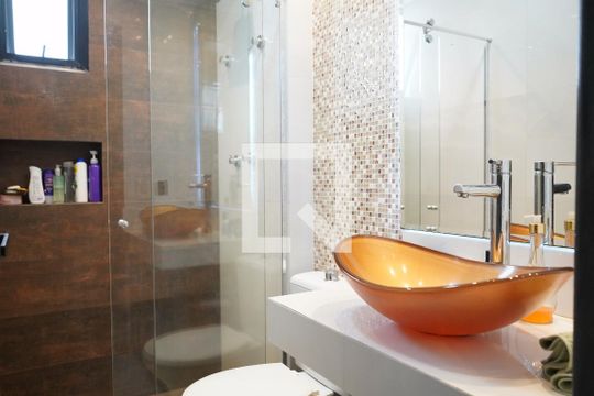 Banheiro de apartamento à venda com 2 quartos, 99m² em Água Rasa, São Paulo