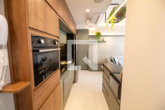 Cozinha de apartamento à venda com 1 quarto, 38m² em Vila Sao Francisco (zona Sul), São Paulo