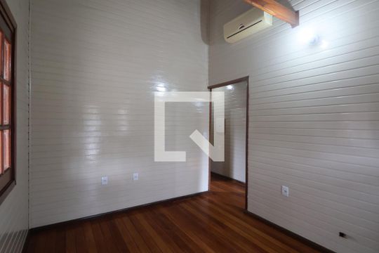 Sala de casa à venda com 3 quartos, 130m² em Estância Velha, Canoas