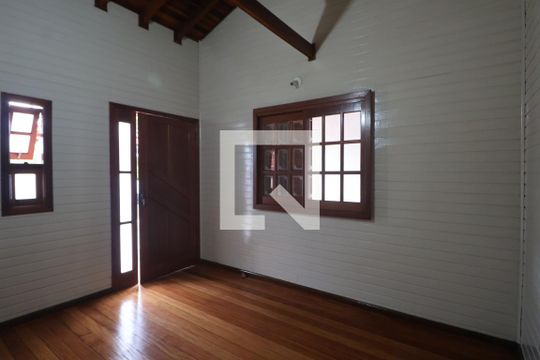 Casa à venda com 3 quartos, 130m² em Estância Velha, Canoas