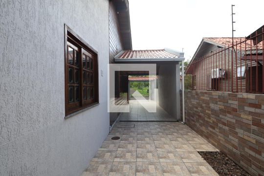 Área externa de casa à venda com 3 quartos, 130m² em Estância Velha, Canoas