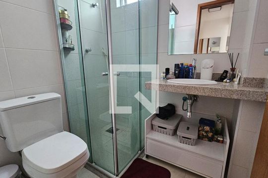 Banheiro de apartamento à venda com 3 quartos, 72m² em Santo Antônio, Belo Horizonte