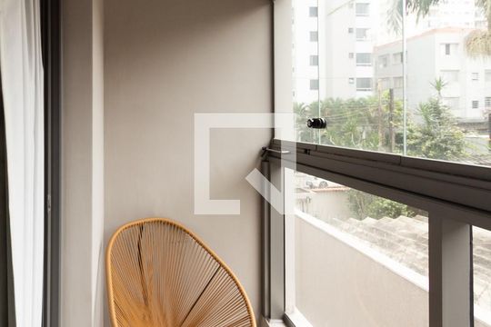 Varanda de kitnet/studio para alugar com 1 quarto, 20m² em Indianópolis, São Paulo