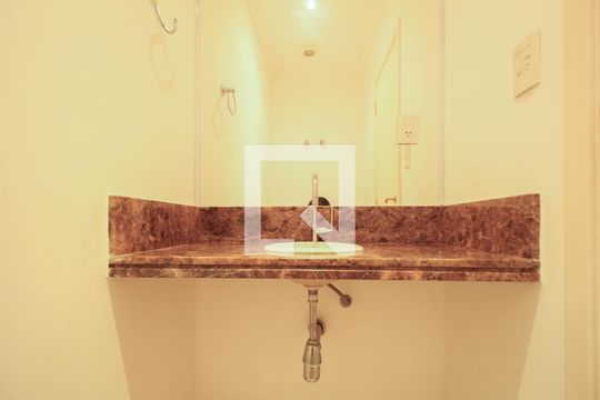 Lavabo de casa de condomínio à venda com 4 quartos, 523m² em Vila Sonia, São Paulo