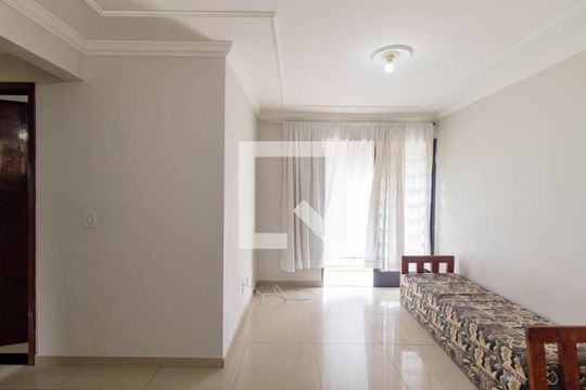 Sala de apartamento à venda com 3 quartos, 66m² em Sítio Cercado, Curitiba