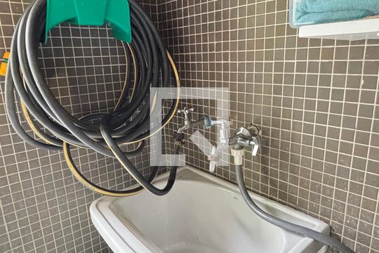 Área de Serviço de casa à venda com 4 quartos, 450m² em Vila Valparaíso, Santo André