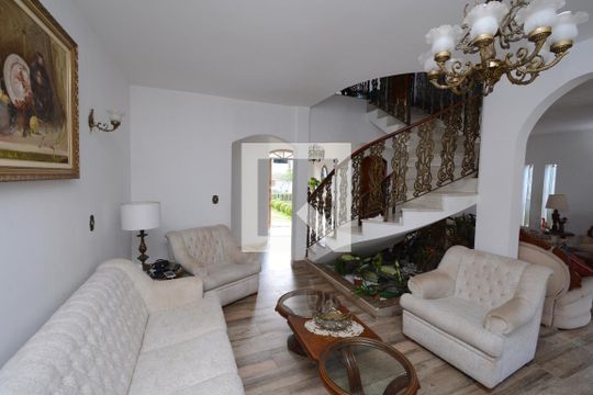 Sala de TV de casa para alugar com 5 quartos, 411m² em Socorro, São Paulo