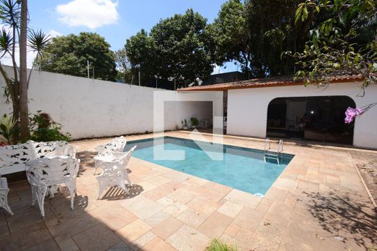 Quintal de casa para alugar com 5 quartos, 411m² em Socorro, São Paulo