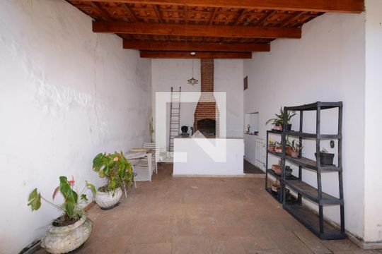 Churrasqueira de casa para alugar com 5 quartos, 411m² em Socorro, São Paulo