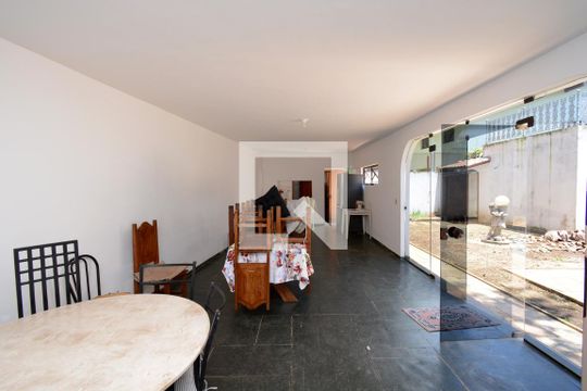 Salão de Festas de casa para alugar com 5 quartos, 411m² em Socorro, São Paulo