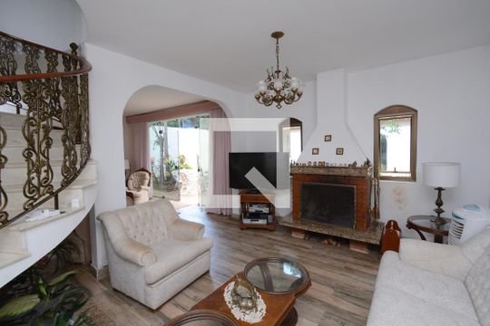 Sala de TV de casa para alugar com 5 quartos, 411m² em Socorro, São Paulo