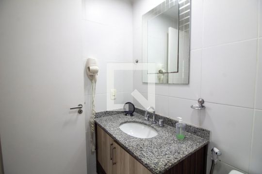 Banheiro de kitnet/studio à venda com 1 quarto, 36m² em Santo Amaro, São Paulo