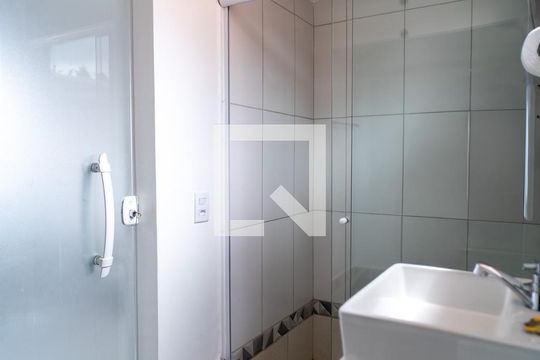 Banheiro de kitnet/studio para alugar com 1 quarto, 30m² em Jardim do Sol, Sorocaba