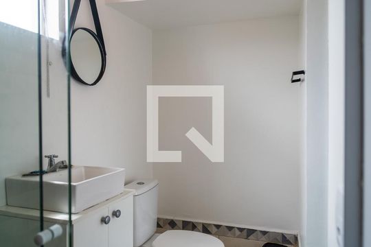 Banheiro de kitnet/studio para alugar com 1 quarto, 30m² em Jardim do Sol, Sorocaba