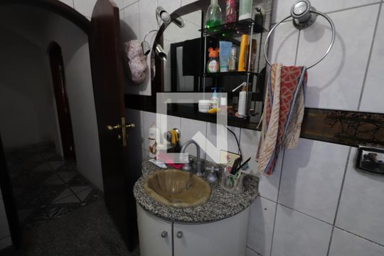Banheiro Social de casa à venda com 4 quartos, 360m² em Penha de França, São Paulo
