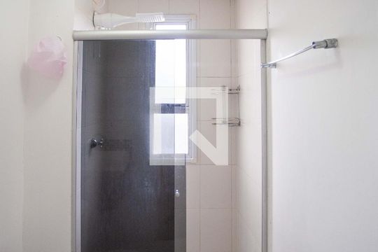 Banheiro de apartamento à venda com 2 quartos, 54m² em Conjunto Residencial Pombeva, São Bernardo do Campo