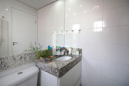 Banheiro da Suíte 1 de apartamento à venda com 2 quartos, 64m² em Serra, Belo Horizonte