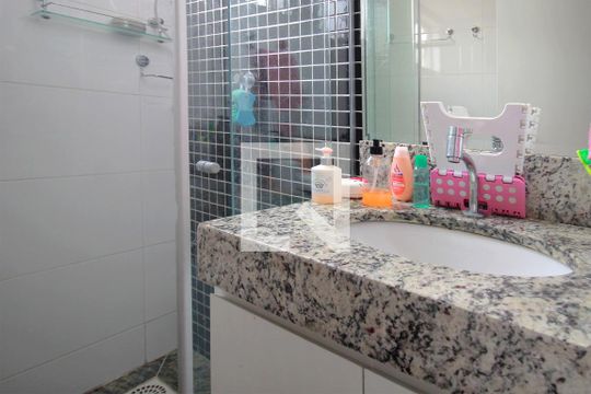 Banheiro da Suíte 2 de apartamento à venda com 2 quartos, 64m² em Serra, Belo Horizonte