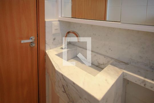 Banheiro de apartamento à venda com 2 quartos, 43m² em Bandeirantes (pampulha), Belo Horizonte