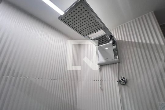 Banheiro de kitnet/studio à venda com 1 quarto, 26m² em Cerqueira César, São Paulo