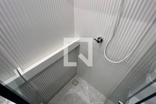 Banheiro de kitnet/studio à venda com 1 quarto, 26m² em Cerqueira César, São Paulo