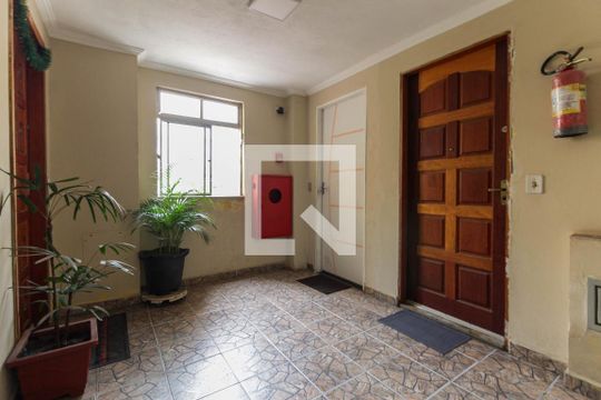 Hall de Entrada de apartamento à venda com 2 quartos, 44m² em Vila Jacuí, São Paulo
